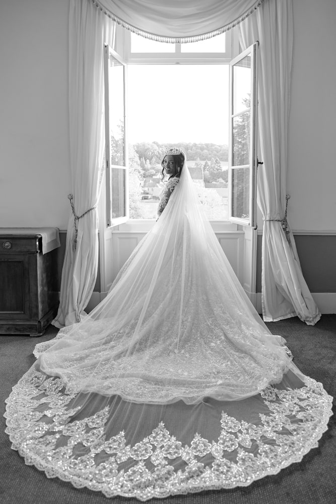 Magnifique robe de la mariée pendant son mariage dans l'Oise
