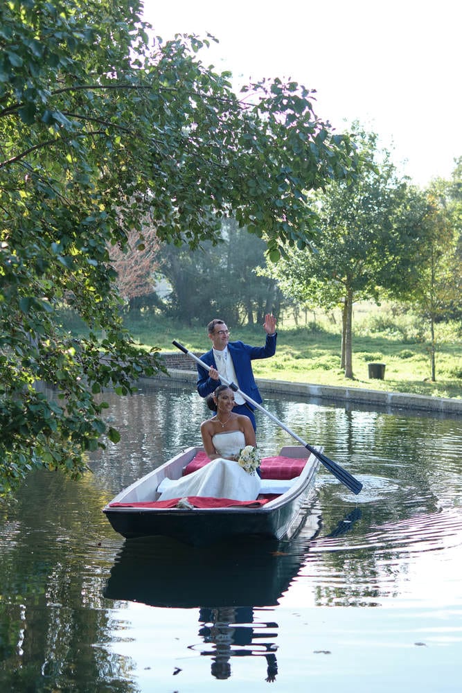 Les mariés mènent leur barque